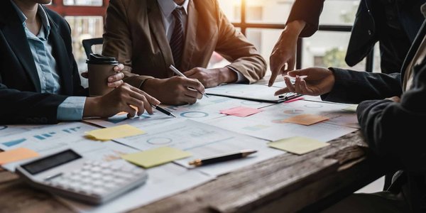 Comment réduire les frais bancaires pour les familles ?